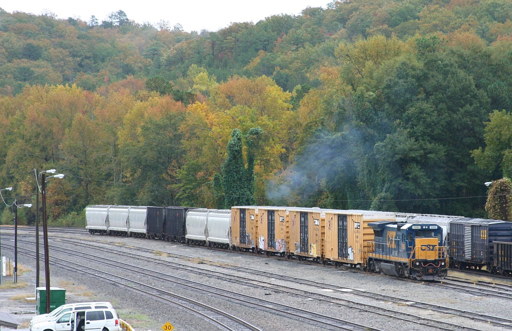 Local job sitting idle with Q685 heading south